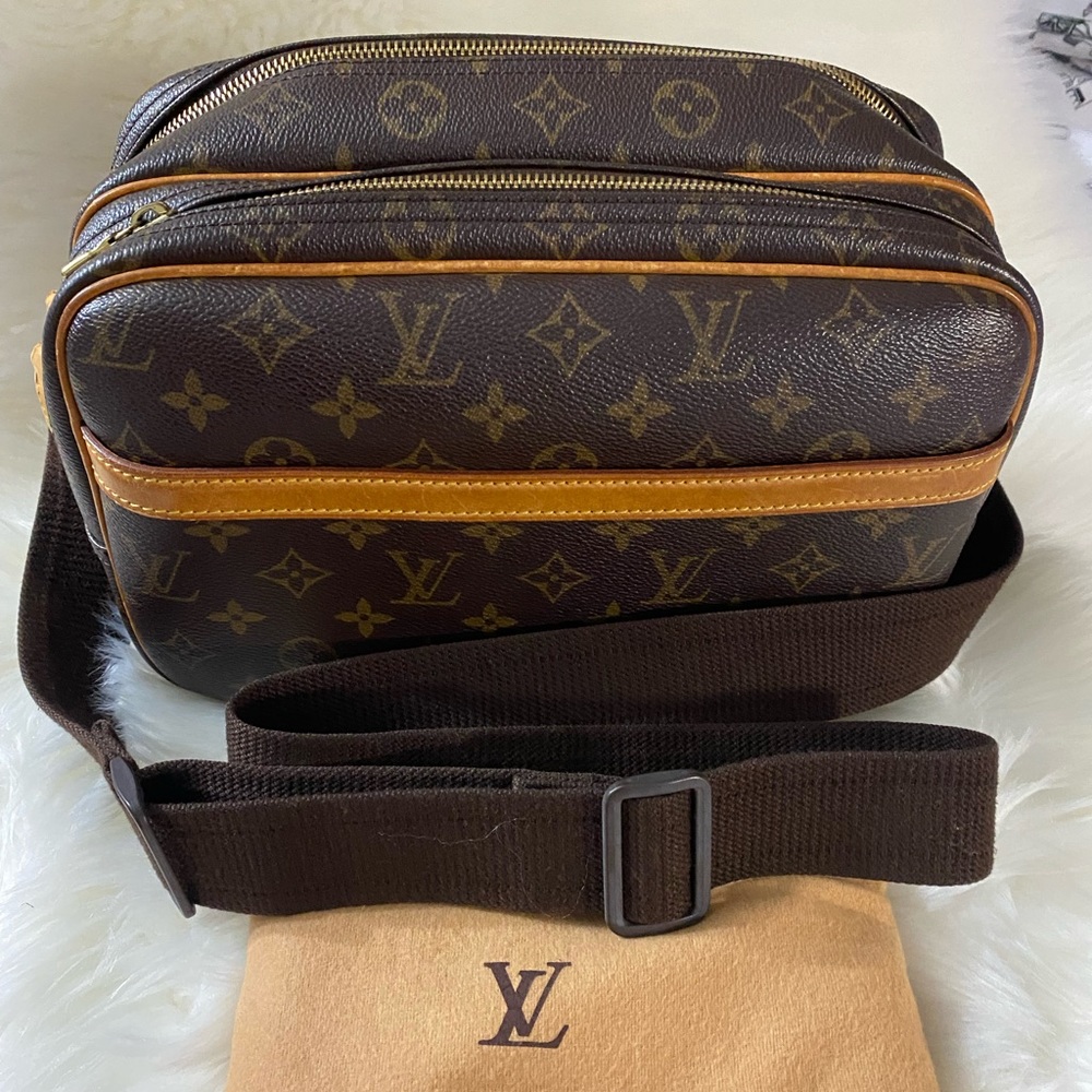 💯% Authentic Louis Vuitton Mono Reporter